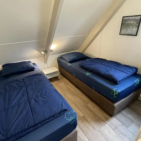 بيت للعطل Bungalowpark - Alpha 77 *